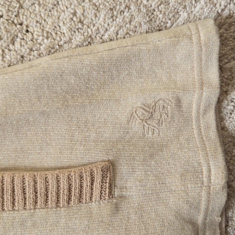 Legendary  hooded sweater - Picture 3 of 5